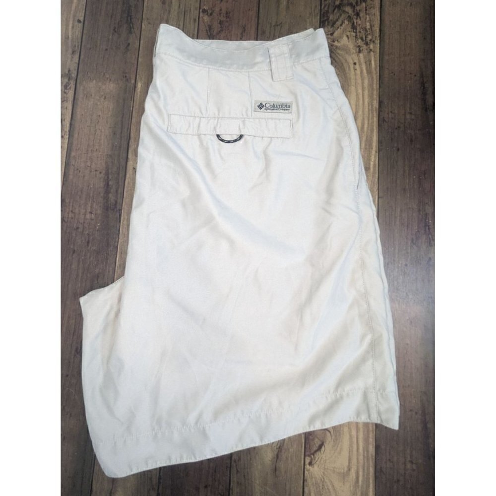 Columbia GRT Men's Khaki Beige Shorts Size 40